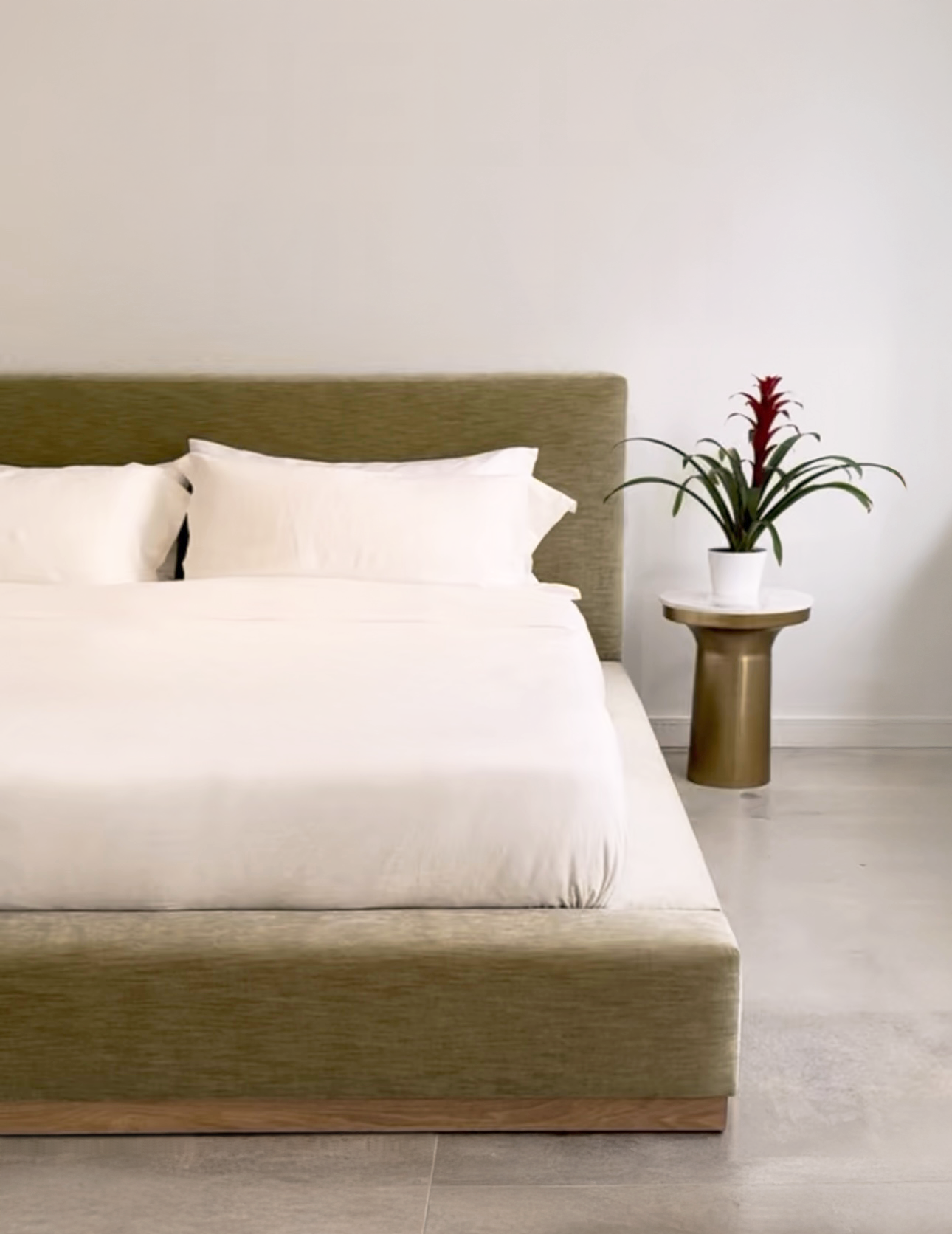 Fresno Corner Platform Bed (Custom)